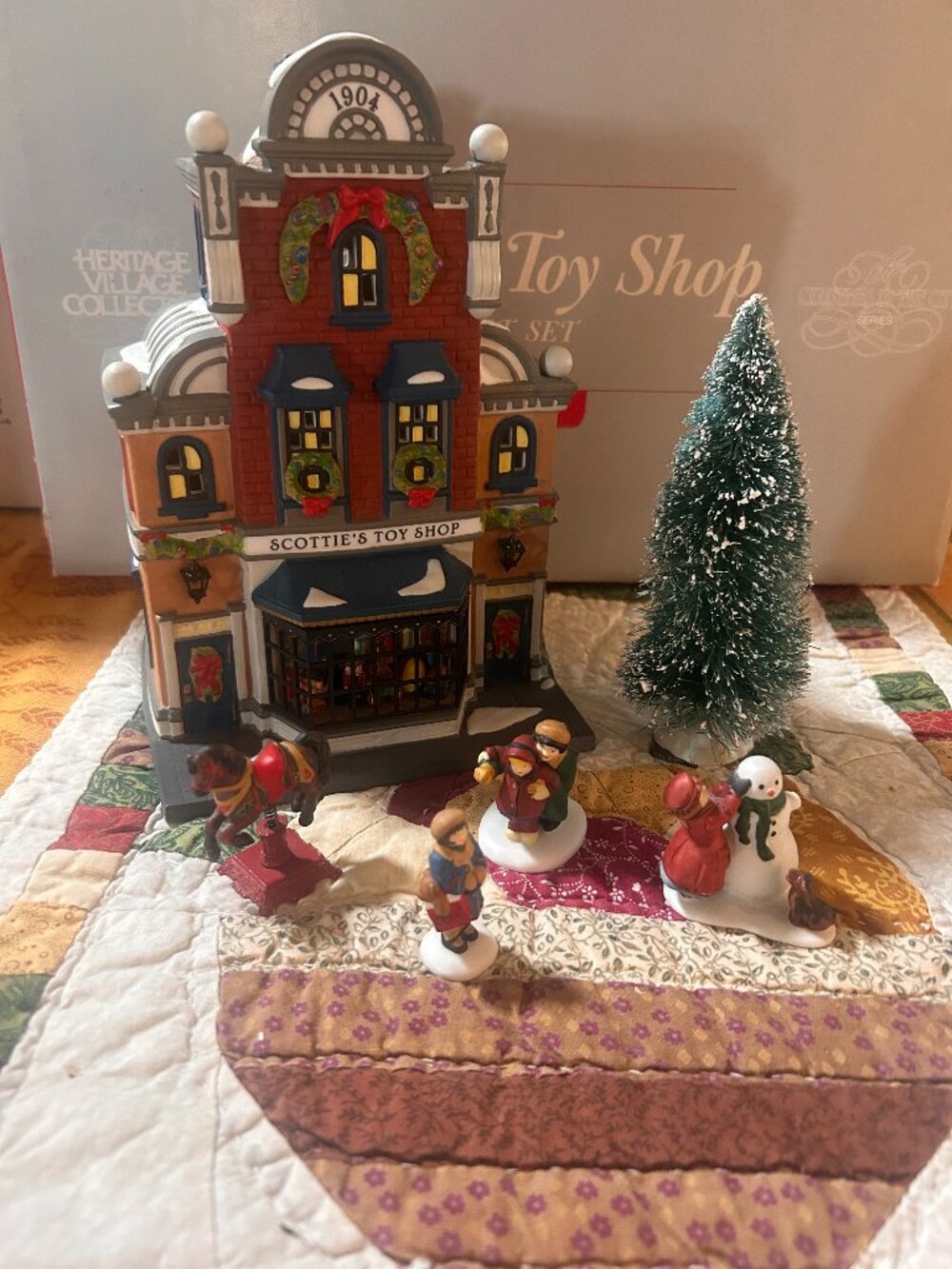 . Dept 56 Heritage Village Scotty's Toy Shop Gift Set Christmas in the City NWOT
